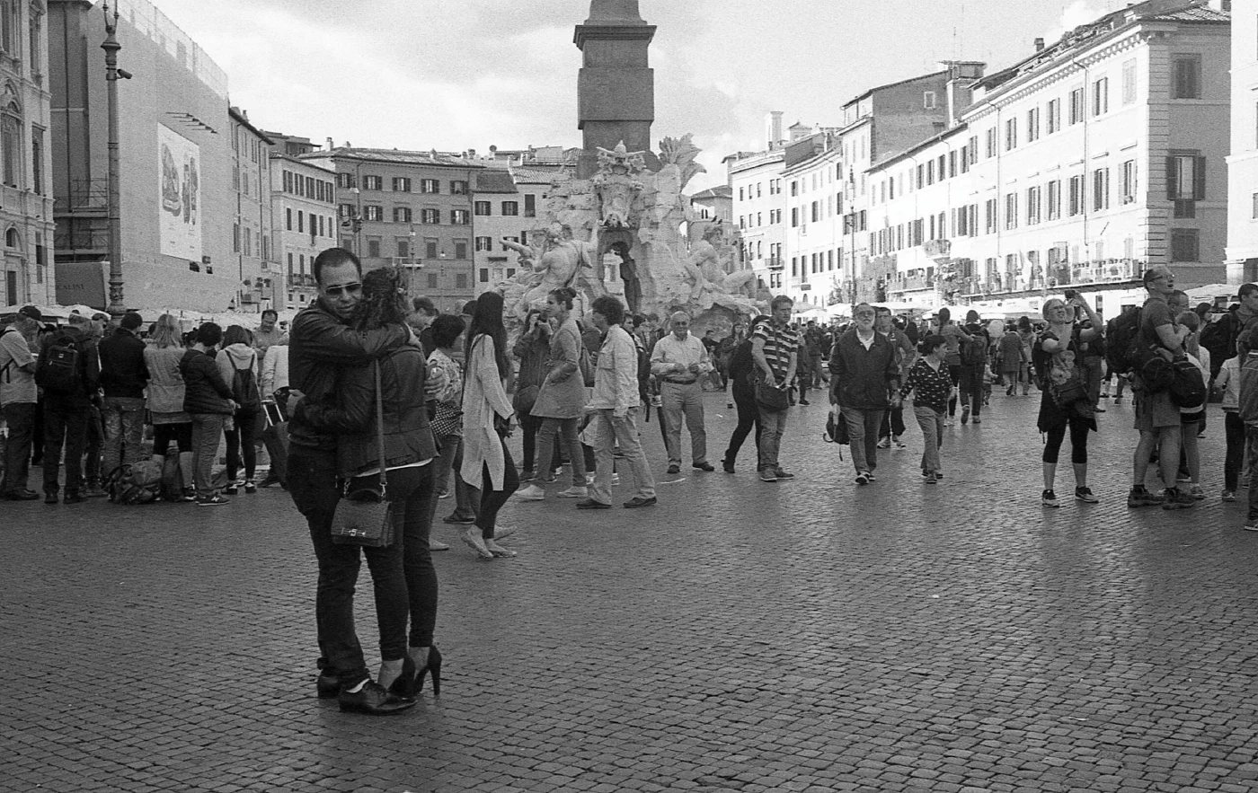 Couple hugging by the Fontana dei Quattro Fiumi